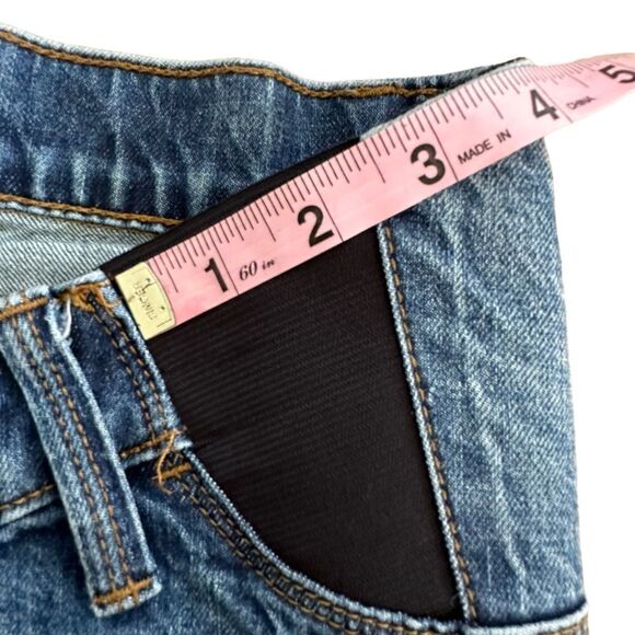 Isabel ~ Maternity midi Short denim shorts ~ side panel ~ 3.5” inseam ~ size 6 - Picture 10 of 10